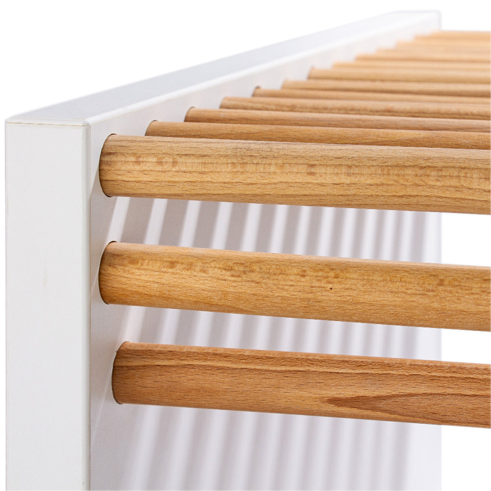 Designhocker modern mit Buchenholzdetails